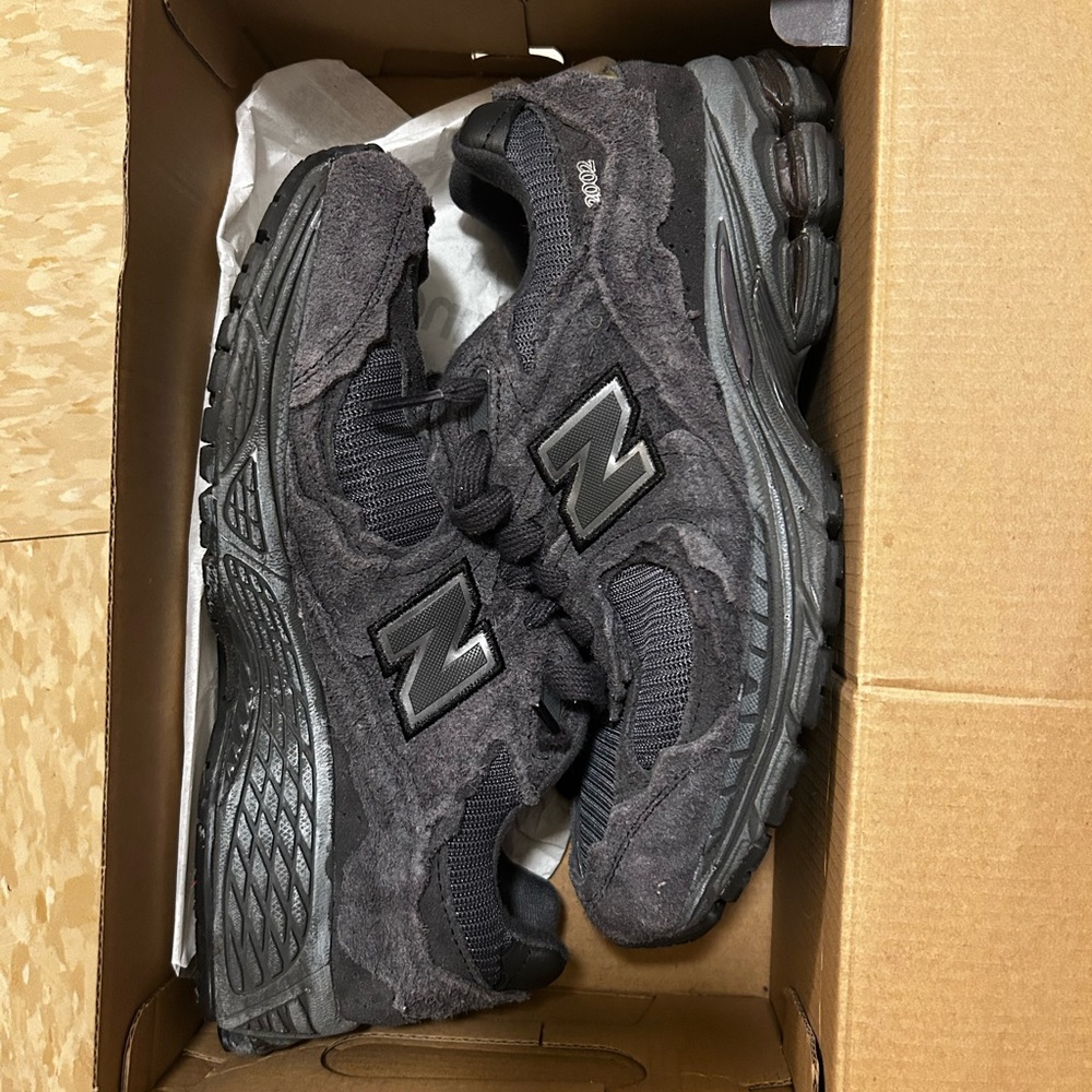 New Balance Men's Black Sneakers